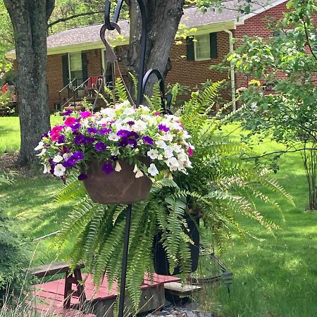 Bed and Breakfast The Ashe Farm Marshall Exterior foto